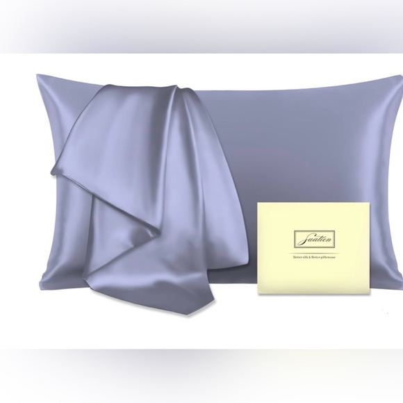 2 Silk Pillowcases - Picture 11 of 16